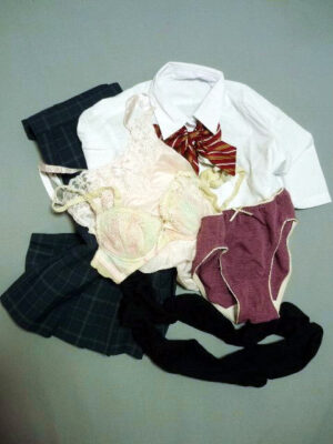 『脱ぎっぱなし』 制服セット＆未洗濯の下着