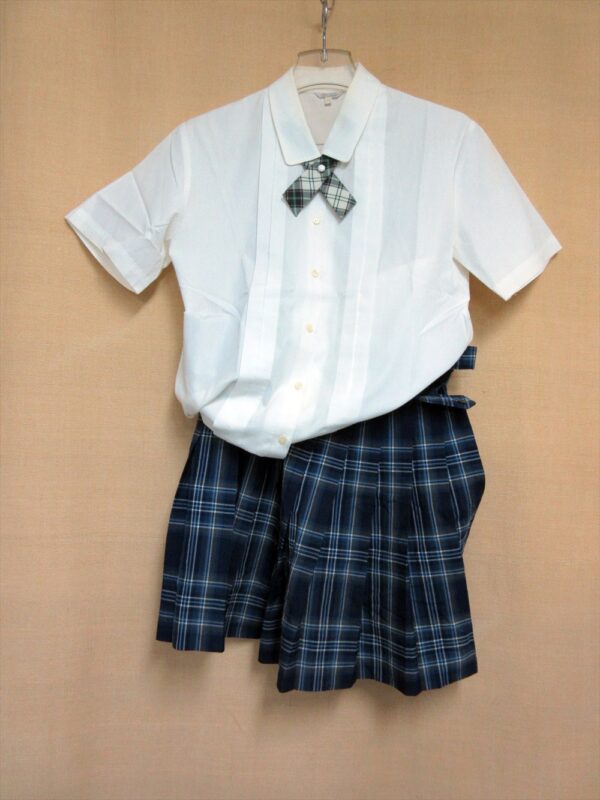 脱ぎっぱなしの制服