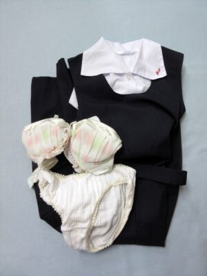 『脱ぎっぱなし』 制服&下着