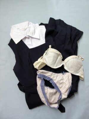 『脱ぎっぱなし』 制服&下着