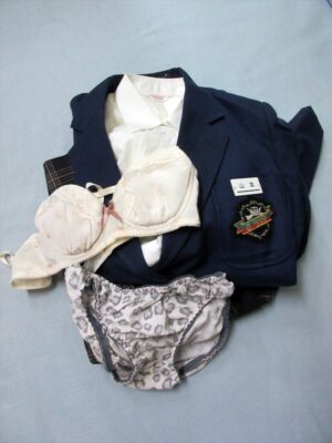 脱ぎっぱなし』 制服&下着