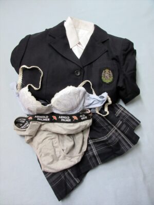 『脱ぎっぱなし』 制服&下着
