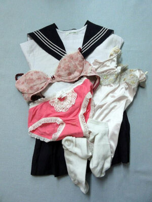 『脱ぎっぱなし』 制服セット＆未洗濯の下着