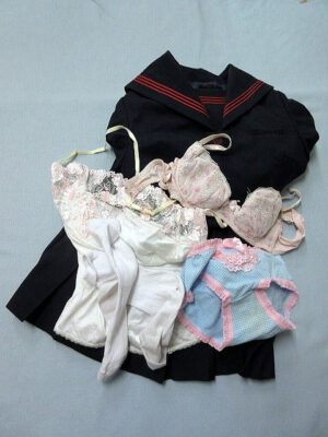 『脱ぎっぱなし』 制服セット＆未洗濯の下着