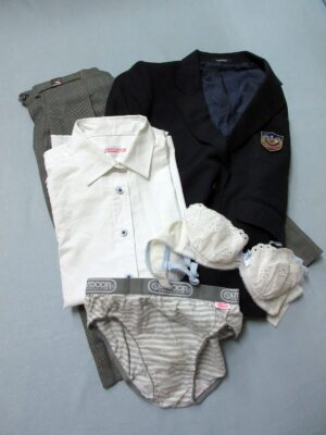 『脱ぎっぱなし』 制服＆下着