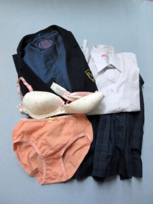 『脱ぎっぱなし』 制服&下着