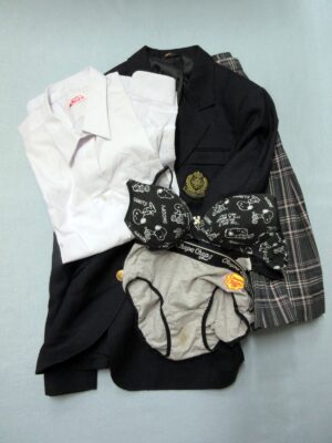 『脱ぎっぱなし』 制服&下着