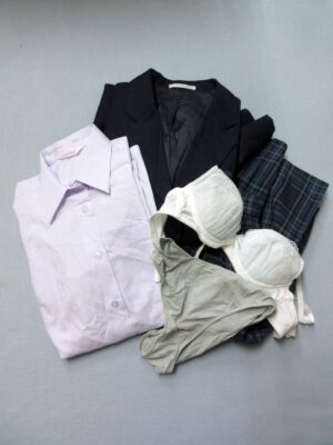 『脱ぎっぱなし』 制服&下着