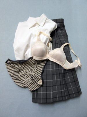 『脱ぎっぱなし』 制服&下着