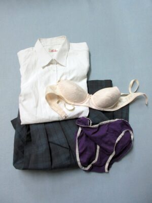 『脱ぎっぱなし』 制服&下着