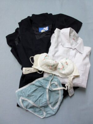 『脱ぎっぱなし』 制服&下着