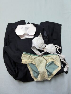 『脱ぎっぱなし』 制服&下着