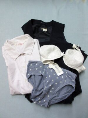 『脱ぎっぱなし』 制服＆下着