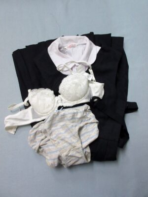 『脱ぎっぱなし』 制服＆下着