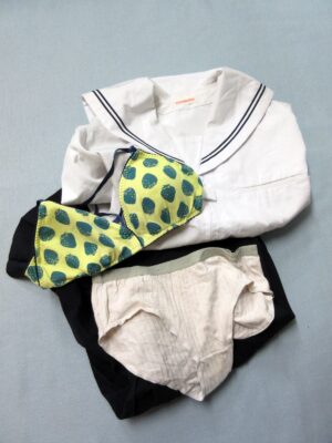 『脱ぎっぱなし』 制服＆下着