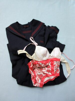 『脱ぎっぱなし』 制服＆下着