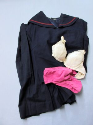 『脱ぎっぱなし』 制服＆下着