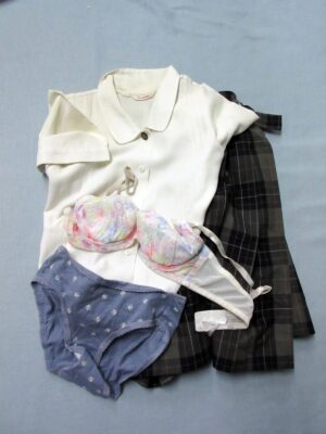 『脱ぎっぱなし』 制服＆下着