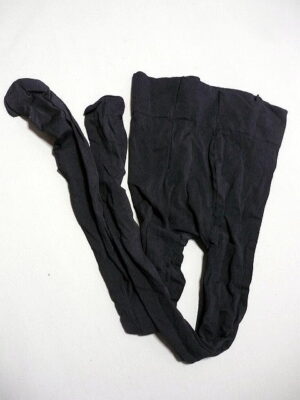 『脱ぎっぱなし』 厚手の 通学タイツ