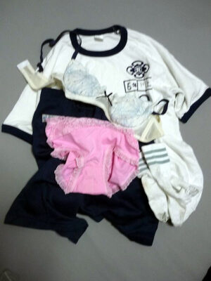 『脱ぎっぱなし』 体操服・ハーフパンツ&未洗濯の下着