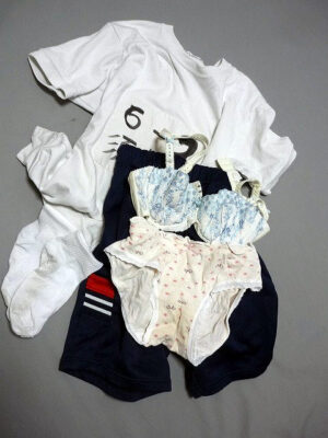 『脱ぎっぱなし』 体操服・ハーフパンツ&未洗濯の下着