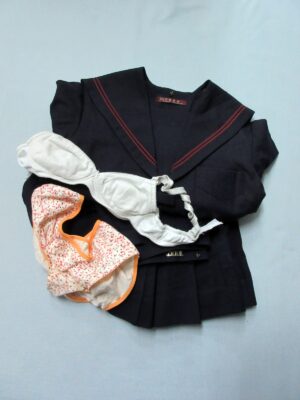 『脱ぎっぱなし』 制服＆下着