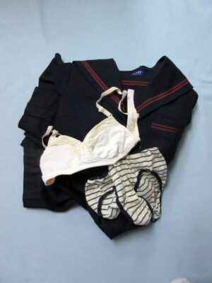 『脱ぎっぱなし』 制服＆下着