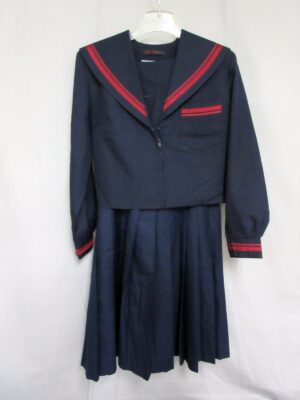 脱ぎっぱなしの制服