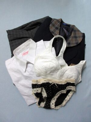 『脱ぎっぱなし』 制服&下着