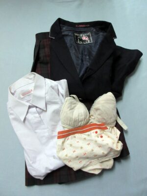 『脱ぎっぱなし』 制服&下着