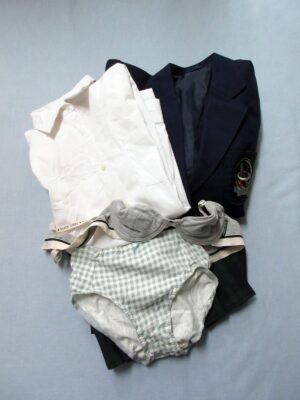 『脱ぎっぱなし』 制服&下着