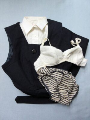 『脱ぎっぱなし』 制服&下着