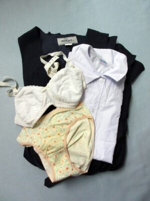 『脱ぎっぱなし』 制服&下着