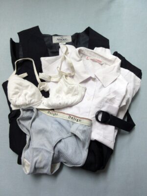 『脱ぎっぱなし』 制服&下着