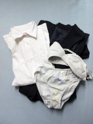 『脱ぎっぱなし』 制服&下着