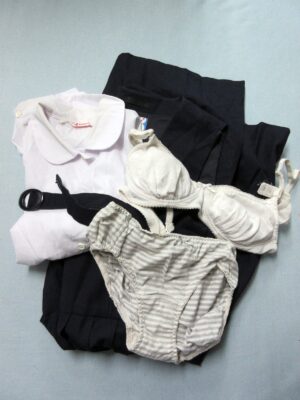 『脱ぎっぱなし』 制服＆下着