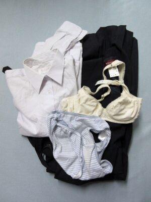 『脱ぎっぱなし』 制服＆下着