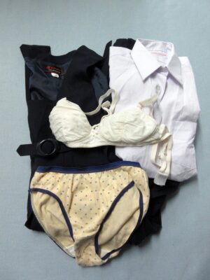 『脱ぎっぱなし』 制服＆下着