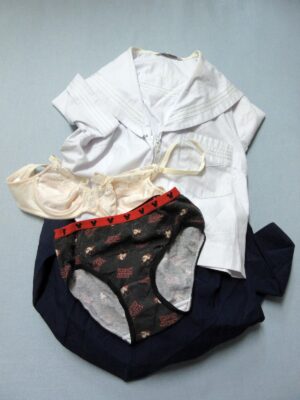 脱ぎっぱなしの制服＆下着