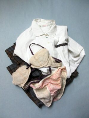 『脱ぎっぱなし』 制服＆下着