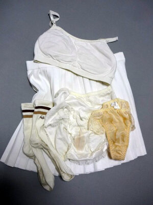 『脱ぎっぱなし』 テニス衣類&未洗濯の下着