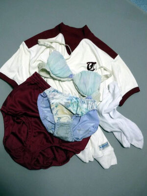 『脱ぎっぱなし』 体操服・ブルマー&未洗濯の下着