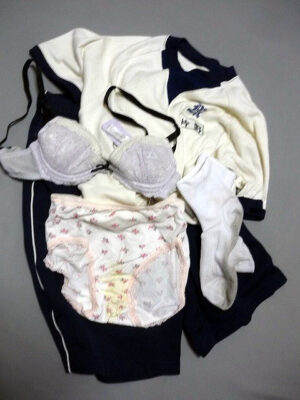 『脱ぎっぱなし』 体操服・ハーフパンツ&未洗濯の下着