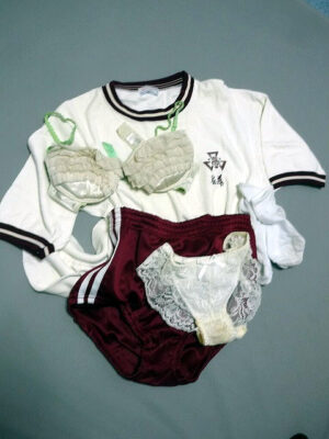 『脱ぎっぱなし』 体操服・ブルマー&未洗濯の下着