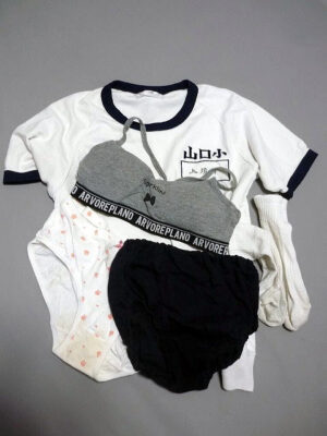 『脱ぎっぱなし』 体操服・ブルマー&未洗濯の下着