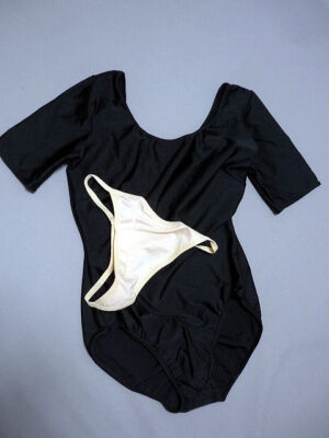 『脱ぎっぱなし』 直ばきレオタード