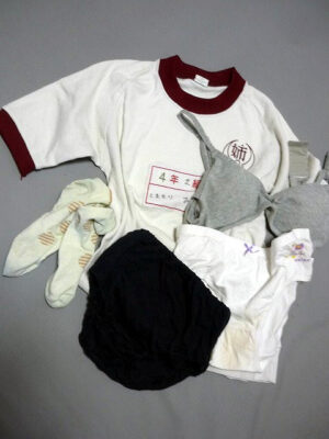 『脱ぎっぱなし』 体操服・ブルマー&未洗濯の下着