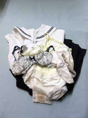 『脱ぎっぱなし』 制服セット＆未洗濯の下着