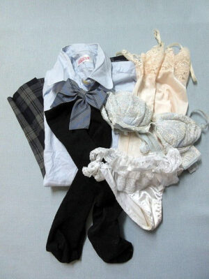 『脱ぎっぱなし』 制服セット＆未洗濯の下着