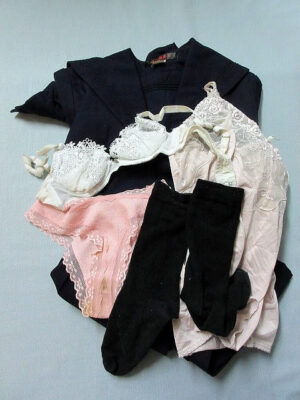 『脱ぎっぱなし』 制服セット＆未洗濯の下着
